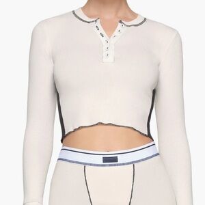 Skims long sleeve white and navy tee